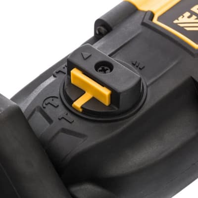 Перфоратор электрический RH-650-18, SDS-plus, 650 Вт, 2.0 Дж, 3 плюс 1 режим Denzel 26603