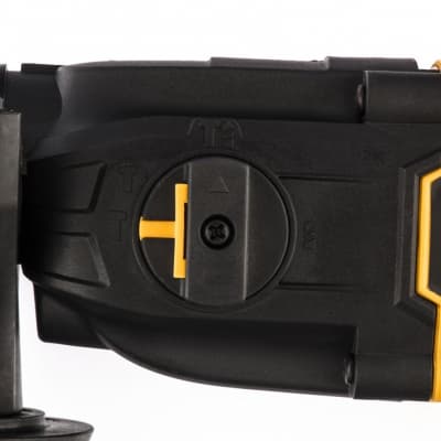 Перфоратор электрический RH-650-18, SDS-plus, 650 Вт, 2.0 Дж, 3 плюс 1 режим Denzel 26603