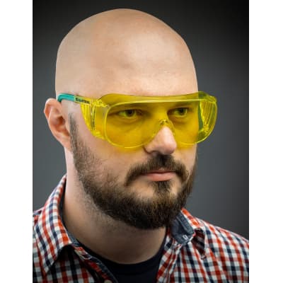 Защитные жёлтые очки KRAFTOOL ULTRA линза увеличенного размера устойчивая к царапинам и запотеванию, открытого типа 110462